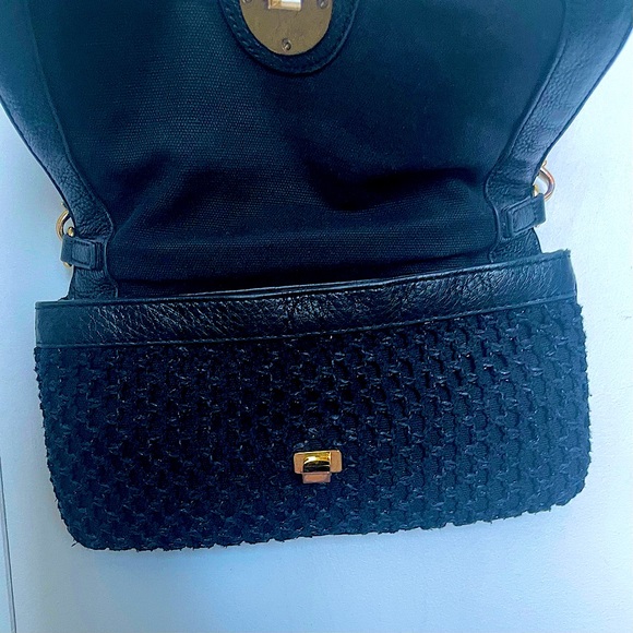 COPY - Tory Burch black shoulder purse with gold chain - Picture 5 of 7